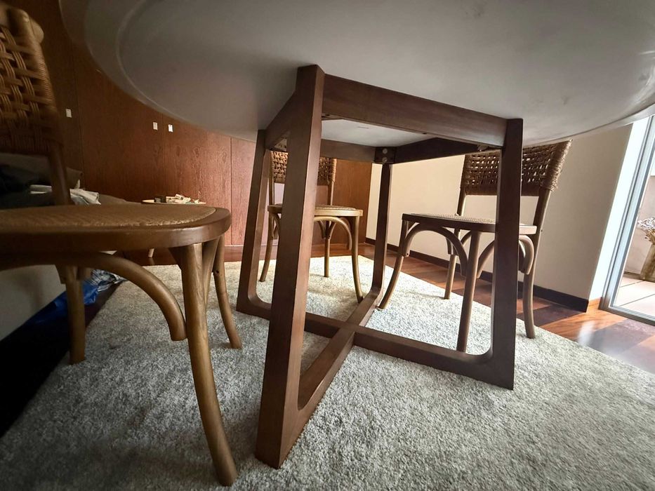 Mesa de sala + 4 cadeiras