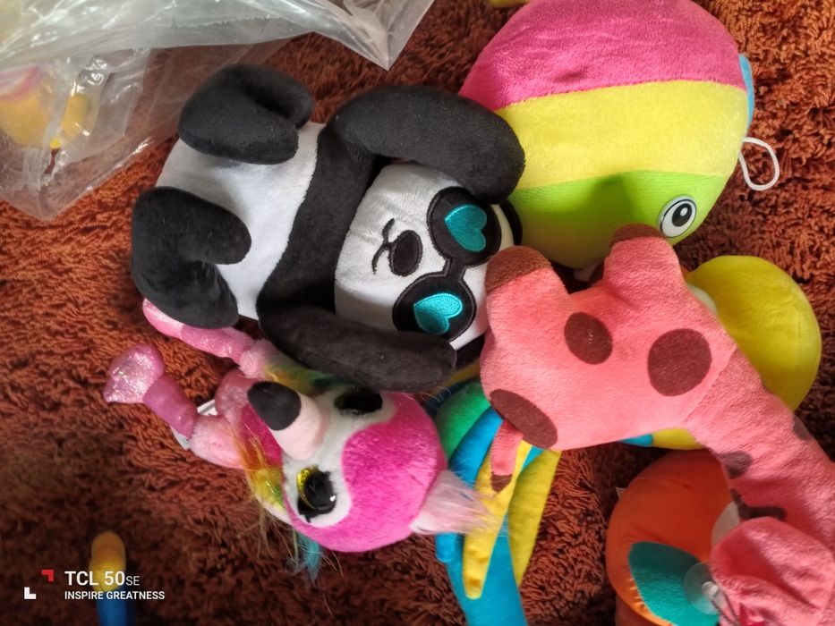 Saco com 55 peluches grandes e pequenos tudo em bom estado.