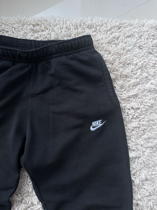 Штани Nike.