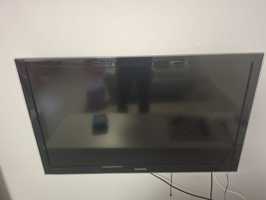TV Samsung 110 cm largura