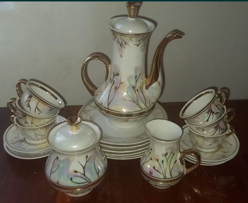 Сервізи фарфорні