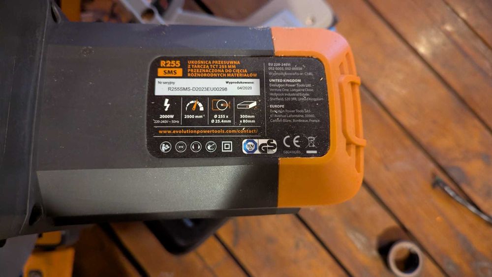 Piła ukosowa R255SMS z prowadnicami Evolution + stół