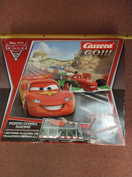 Carrera GO !!! Cars 2 Disney Pixar . Wyścigi samochodowe Tor + bolidy