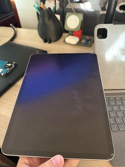 Ipad 11 2022 M2 Silver 128gb Wifi + Logitech Capa