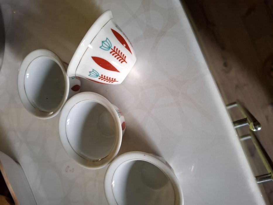 Чайні чашки китайські,тарілок,бутиль.