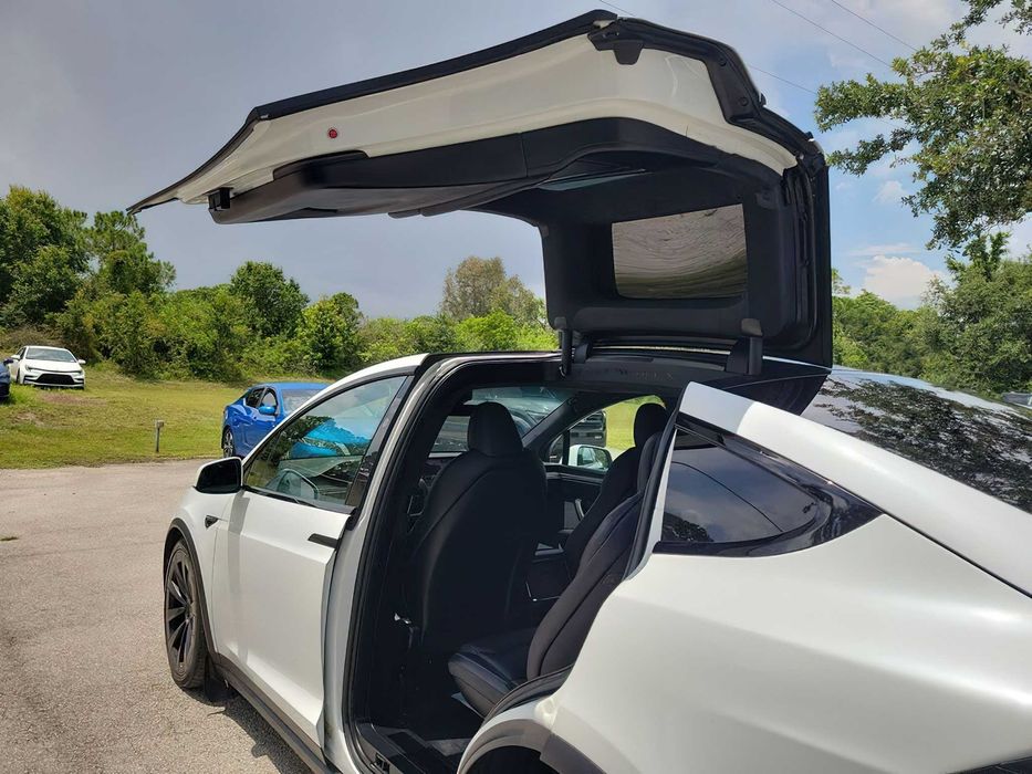 Tesla Model X      2022