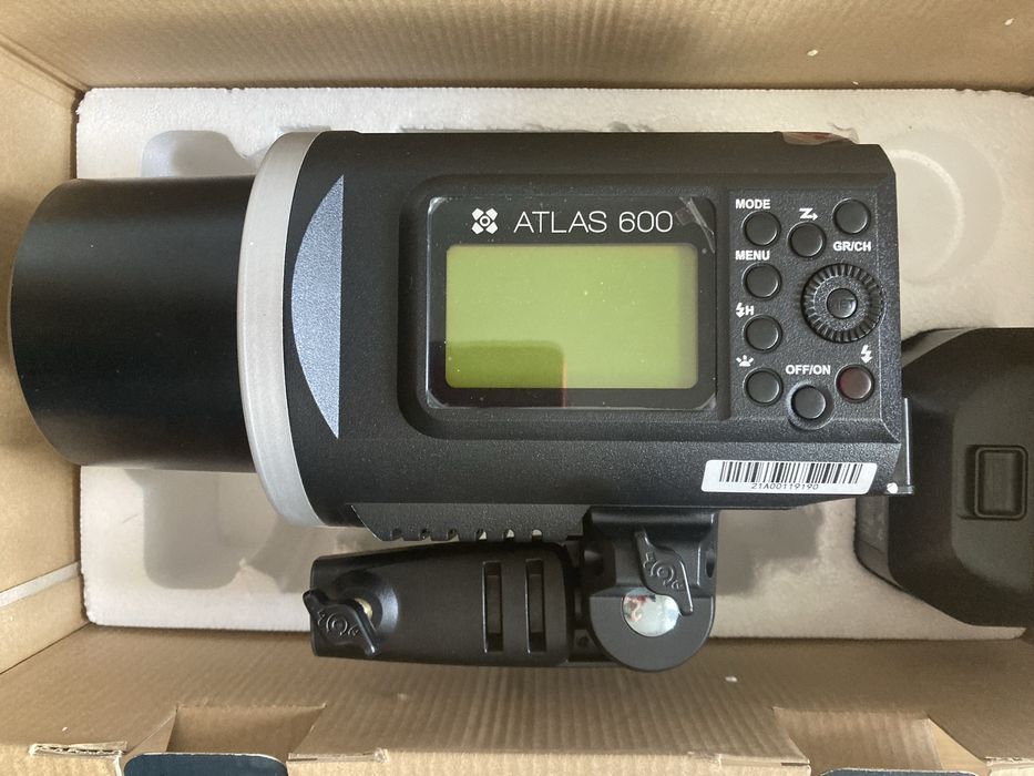 Lampa studyjna Quadralite Atlas 600