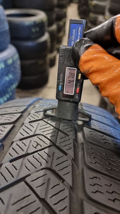 Шини Зимові 225х60хR18 Pirelli Sottozero3  2 ШТ 4.7 мм протектор