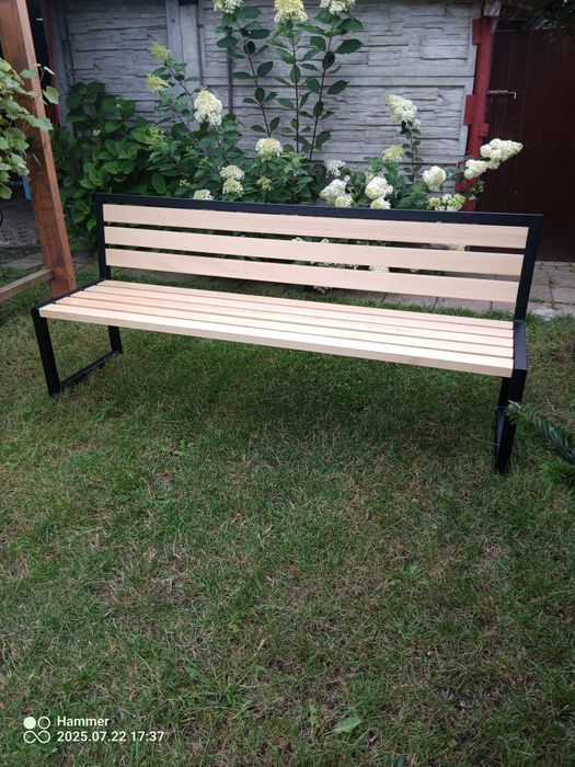 Ławka ogrodowa ze stalową ramą