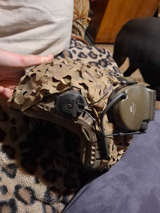 Каска Ops-core  з тактичними наушниками 3м peltor