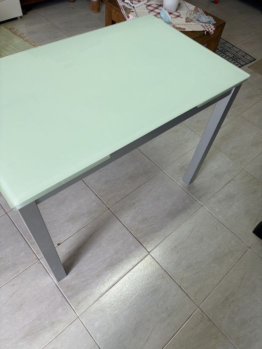 Mesa Vidro com estrutura metal