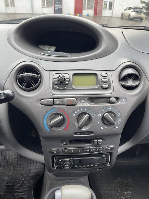 Продам тойту яріс Авиомат