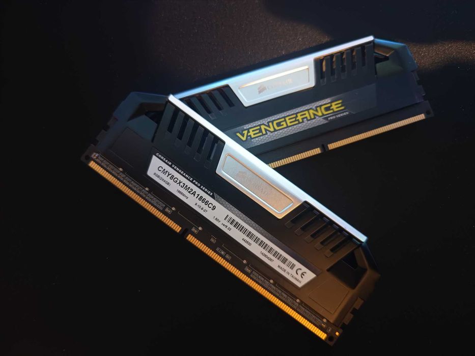 2x4GB Corsair Vengeance Pro DDR3 1866MHz – 16GB