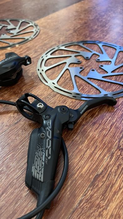 Travões SRAM Code rs