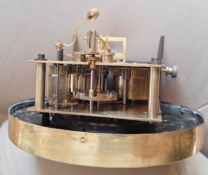 Stary wiszący zegar Kienzle