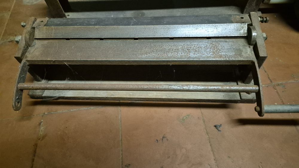 Máquina para baguetes metalicas