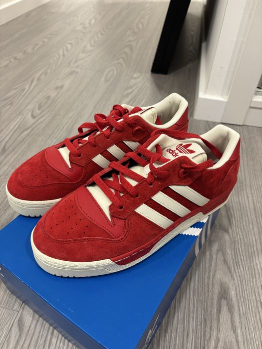 Sapatilhas adidas red rivalry low