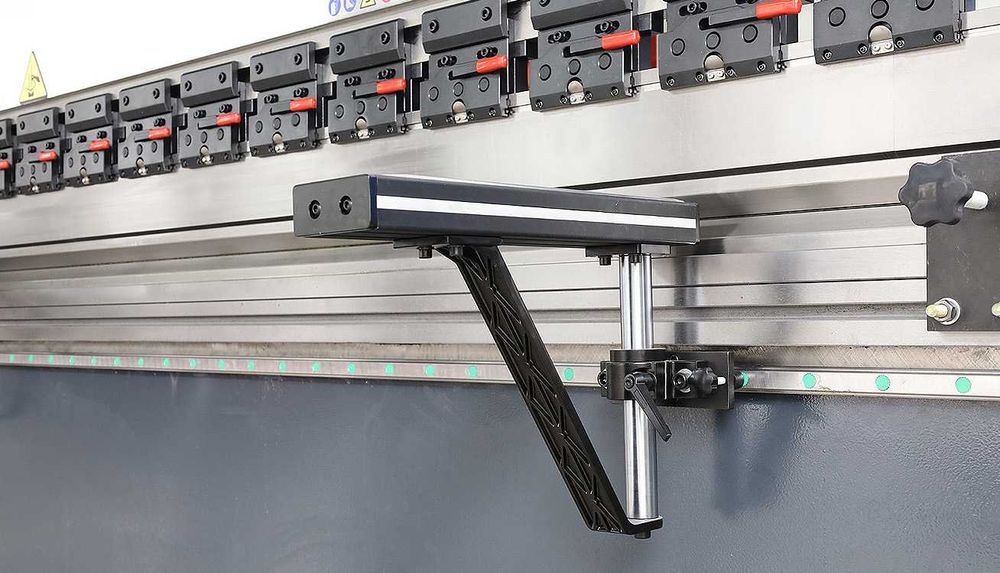 Aktona - hydrauliczna prasa krawędziowa CNC, 63t, 2500 mm.