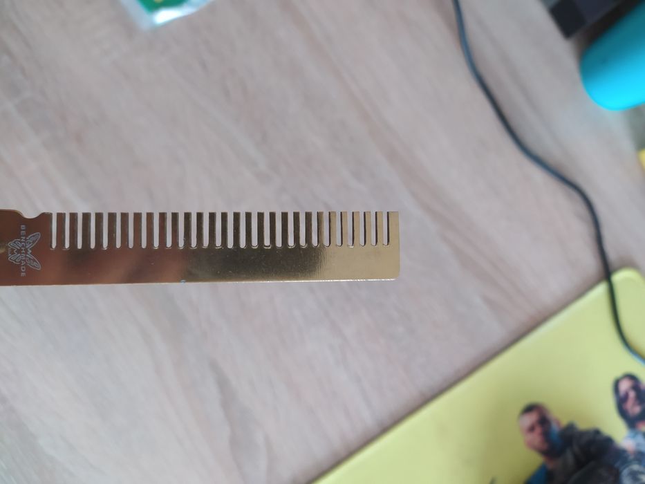 Обміняю ніж метелик розчіску на тренувальний керамбіт