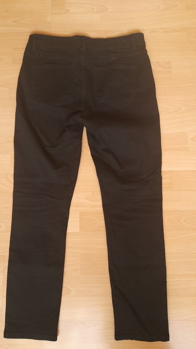 Spodnie jeans  damskie czarne.