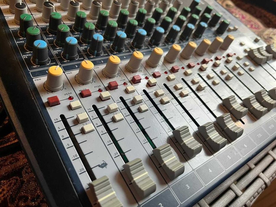Soundcraft Signature 12 – mikser z interfejsem audio, w pełni sprawny