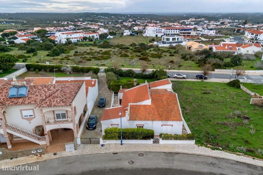 Moradias T3 + T1 e Garagem em Sagres
