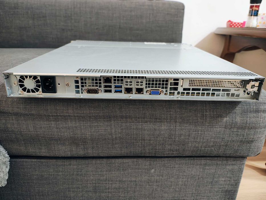 Serwer rack 1U Supermicro Intel E-2234 3,6GHz + 813MFTQC-350CB2 + X11SCH-F / RAM 16GB PC4-2666V ECC / 2x240GB SSD + 2x2TB SATA TOSHIBA + szyny rack