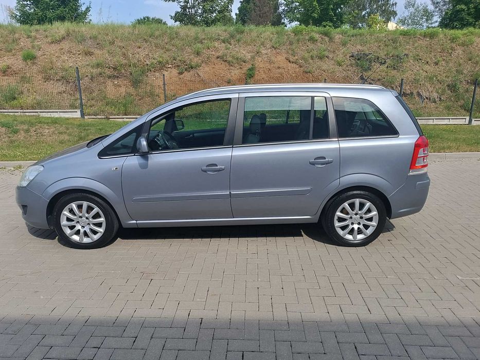 Opel Zafira B 1,8 benz,import Niemcy,7 osobowa,lift,ładny stan 2009rok