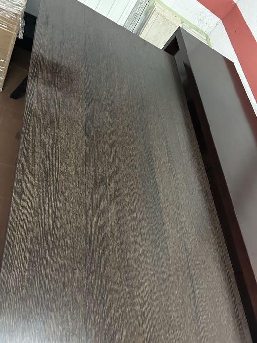 Mesa de madeira em muito bom estado