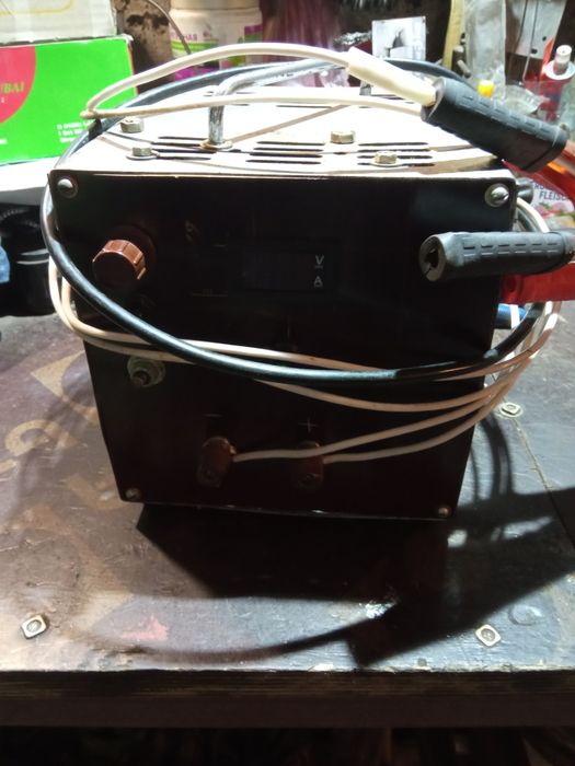 Авто мото зарядний пристрій 17 Ампер 19 Вольт