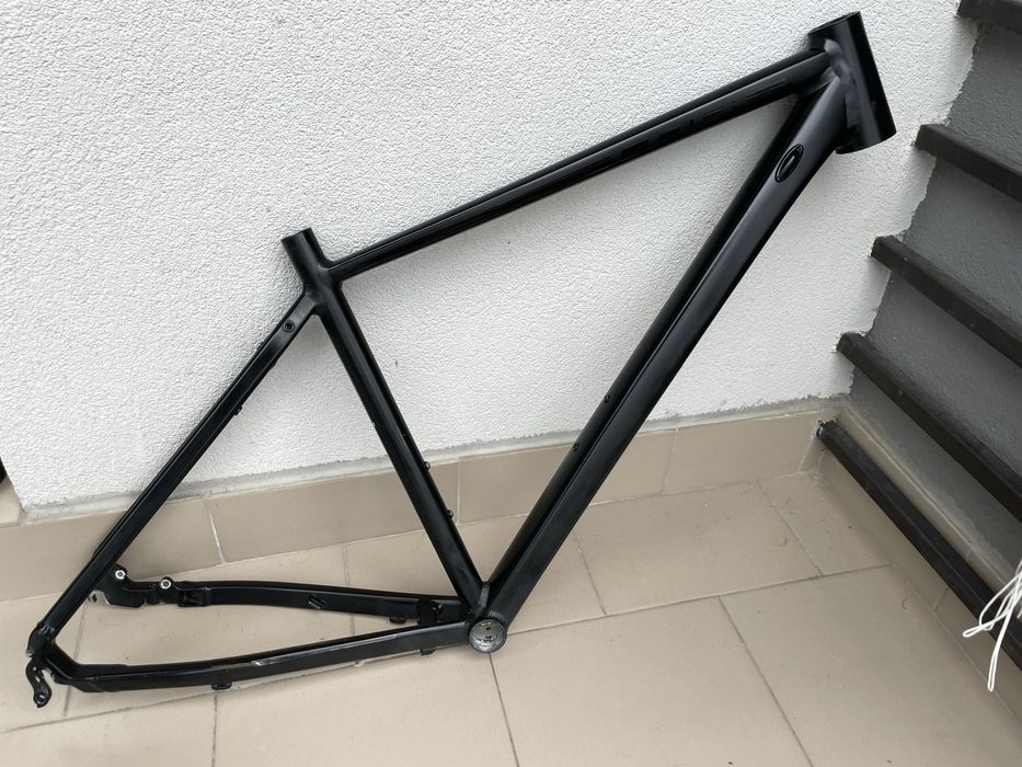 Продам раму Cube Cross SL 28