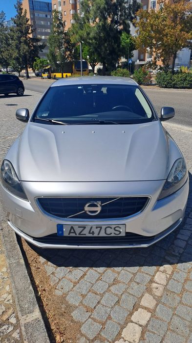 VOLVO V40 D2 2013