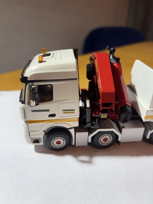 WSI 1:50 Mercedes Actros 8x4 Liebherr Palfinger Pk65002SH Idealny