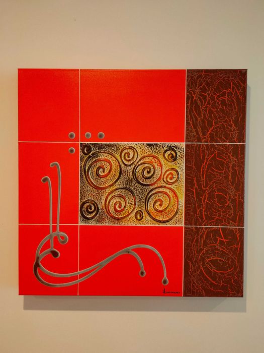 2 quadros com pintura abstrata em tons de laranja e castanho