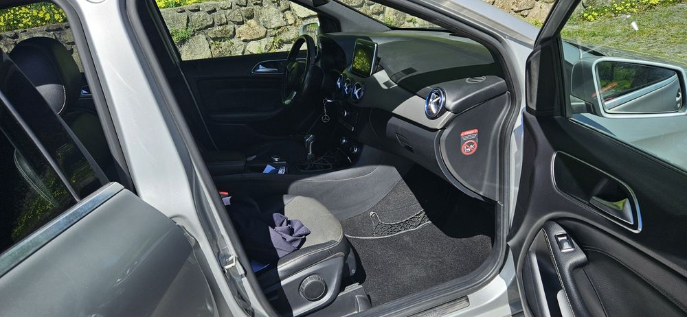 Mercedes-Benz  B 180D
