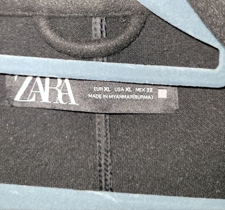 Zara cienka 42 kurtka czarna kieszenie