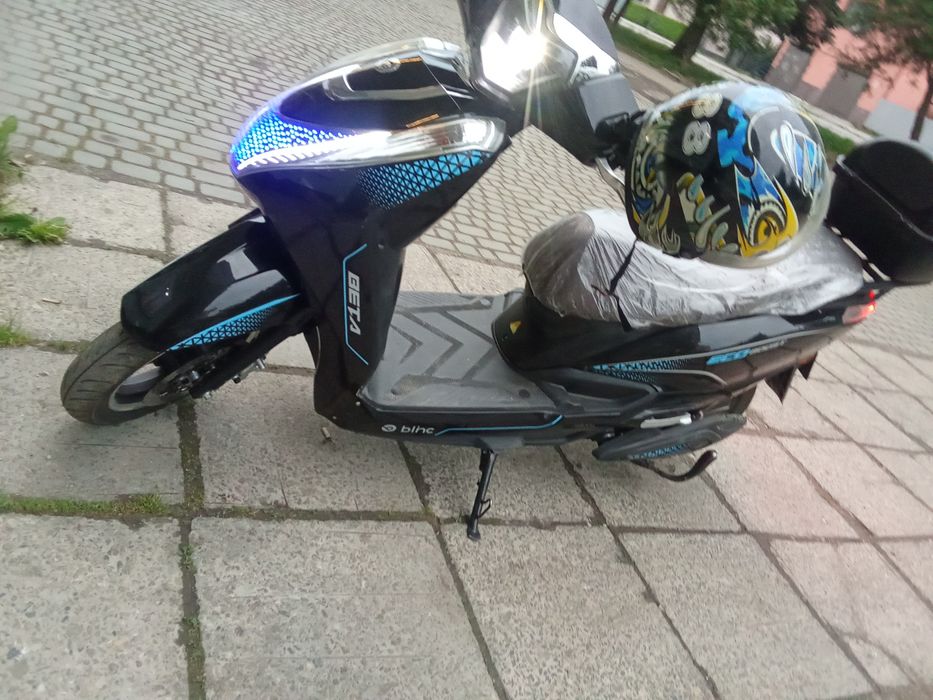Електро скутер  випущений у 2025 році.  продам 2000кв .72 V