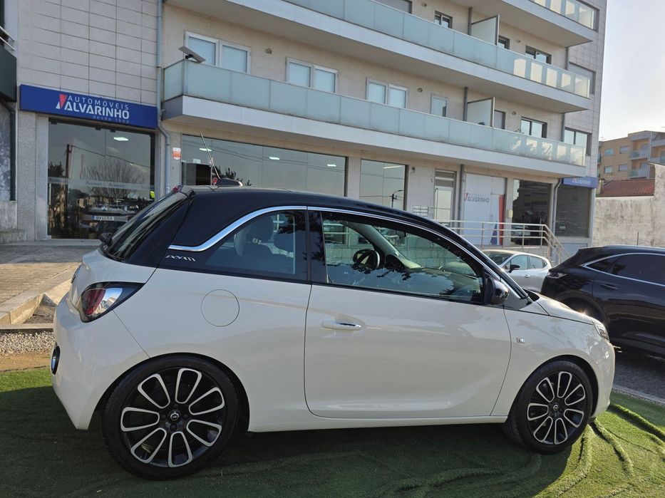 Opel Adam 1.0 T Black Jack