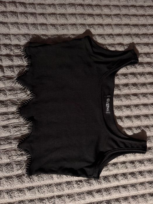 Топ чорний з вісюльками