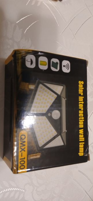 Lampka solarna zewnętrzna.