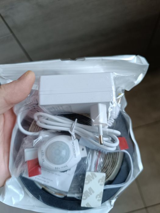 Светодиодная лента 4метра с датчиком движения питание от сети 220В