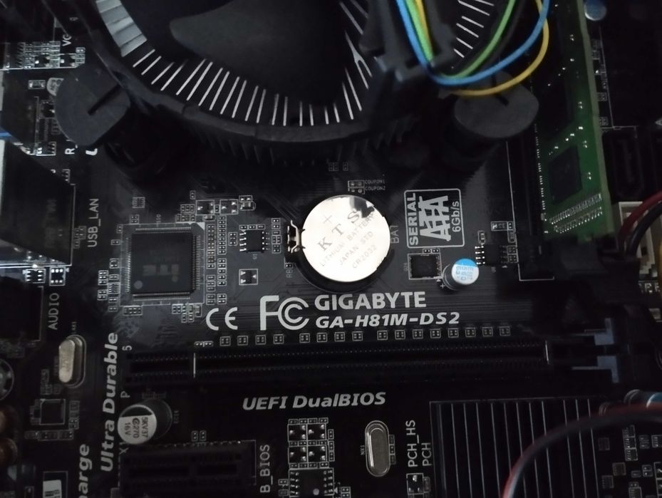 плата GiGABYTE GA-H81M-DS2 + ОЗУ 2GB І корпус