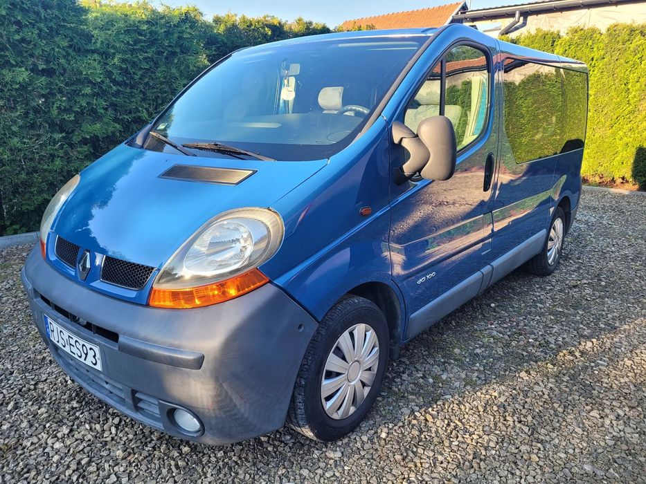 Renault Trafic 7 osobowy Fotele Obrotowe rozkładany Stolik Klima bdb stan