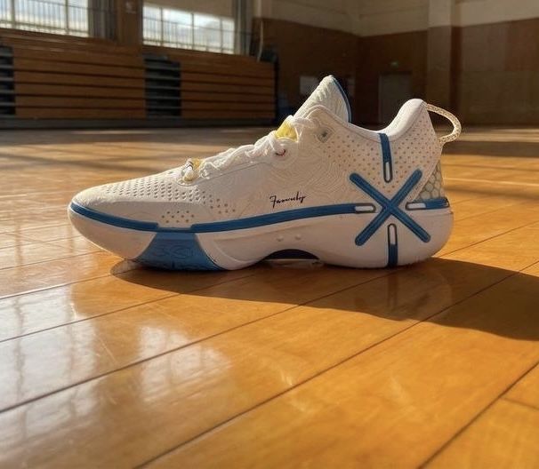 ОРИГІНАЛ Волейбольні/баскетбольні кросівки Li-ning shadow 6