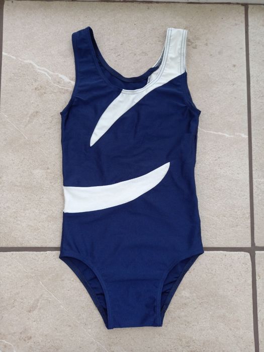 Купальник суцільний синьо-білий

Розмір : 140.
Заміри : 
Довжина: 54 с