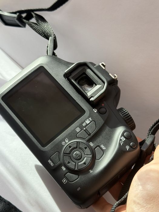 Canon 4000D + обьектив 18-55 мм