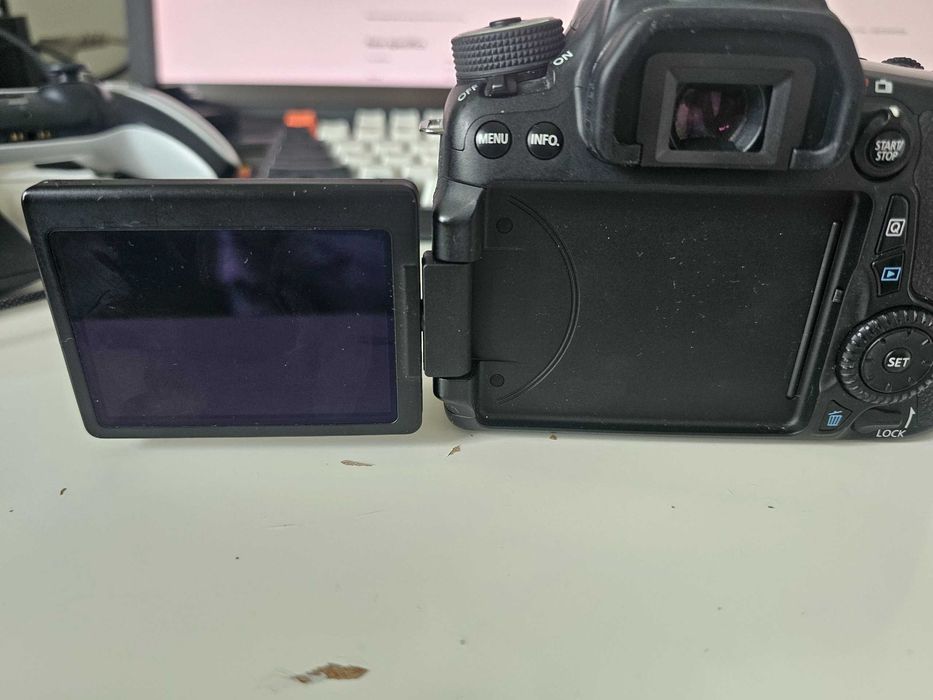 Зеркальная камера Canon EOS 70D фото-видеокамера