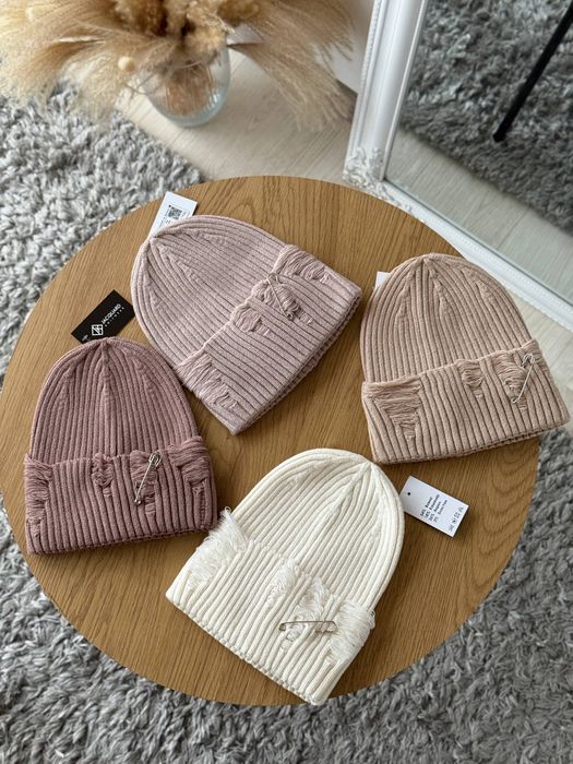 Трендова шапка рванка