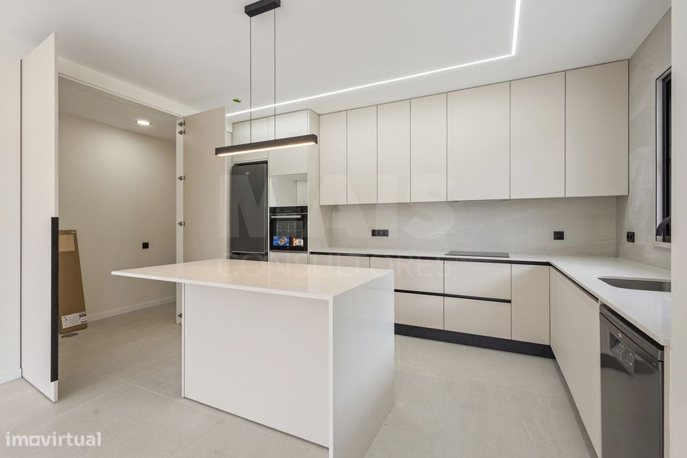 Moradia T3+1 NOVA com piscina em terreno de 2098m2