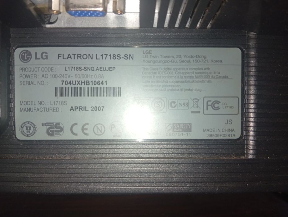 Um monitor LG Flatron de 17 polegadas